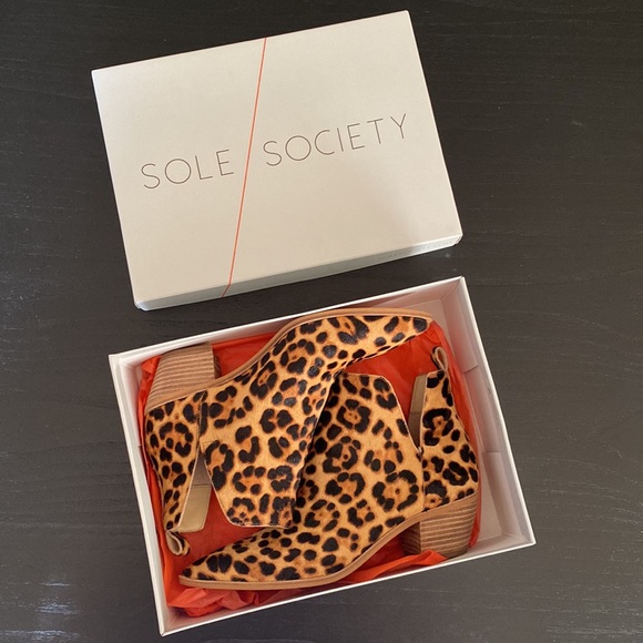 NEW Sole Society Leopard Ankle Boots - Picture 9 of 14